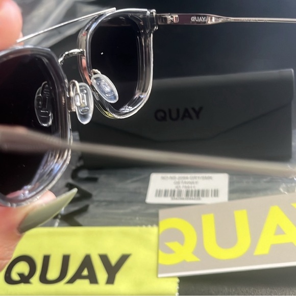 NWT Quay “GET AWAY” gry/smoke Unisex Sunglasses - Picture 5 of 7